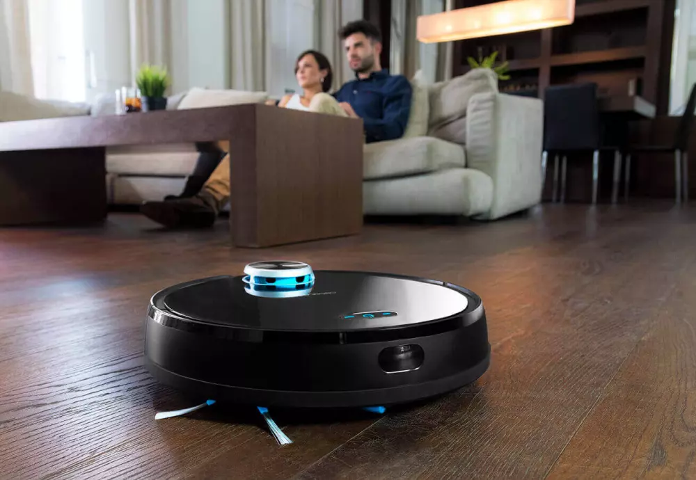 self cleaning vacuum robot